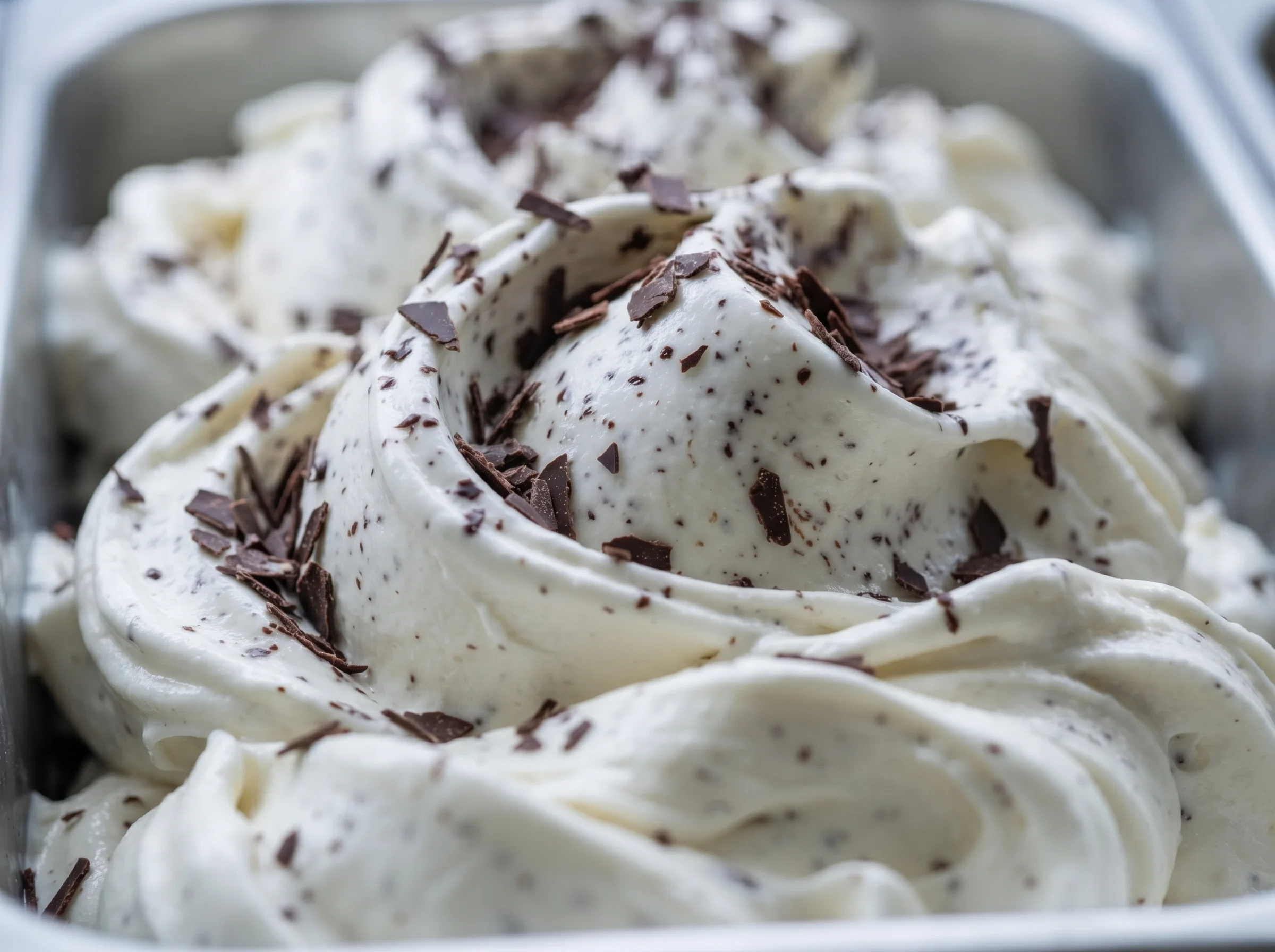 Handwerkliches Stracciatella-Gelato